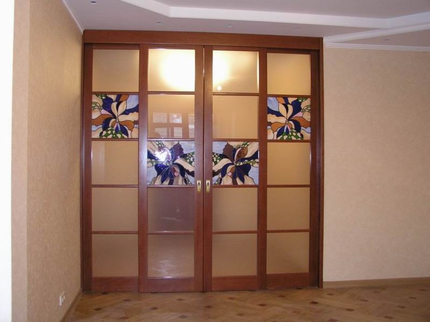 Перегородка с цветными стеклянными вставками Междуреченск