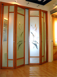 Двери гармошка с матовым рисунком цветок Междуреченск