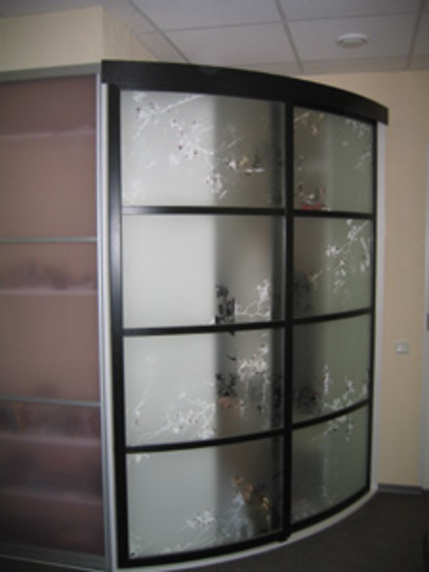 Шкаф купе радиусный с рисунком на стекле Междуреченск