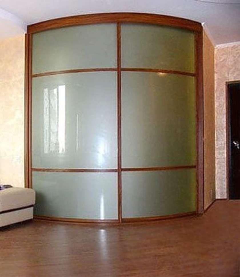 Встроенный шкаф купе радиусный в классическом стиле Междуреченск